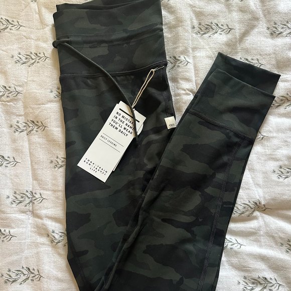 Vuori Pants - NWT vuori leggings